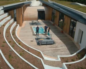 Kevin McCloud visits Bigbury Hollow, a Para 80 (PPS 7), energy efficient, passive house. Designed by Hawkes Architecture and featured on Channel 4's Grand Designs.